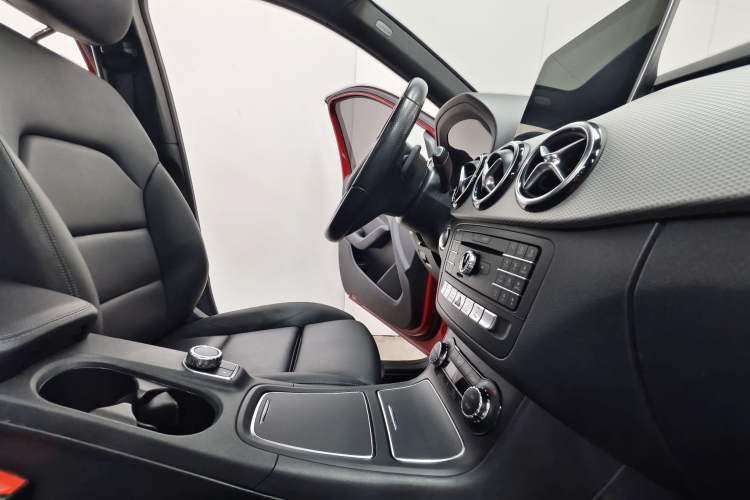 Used Mercedes-Benz B-Class 2017 B 200 Fashion Model Interior 5