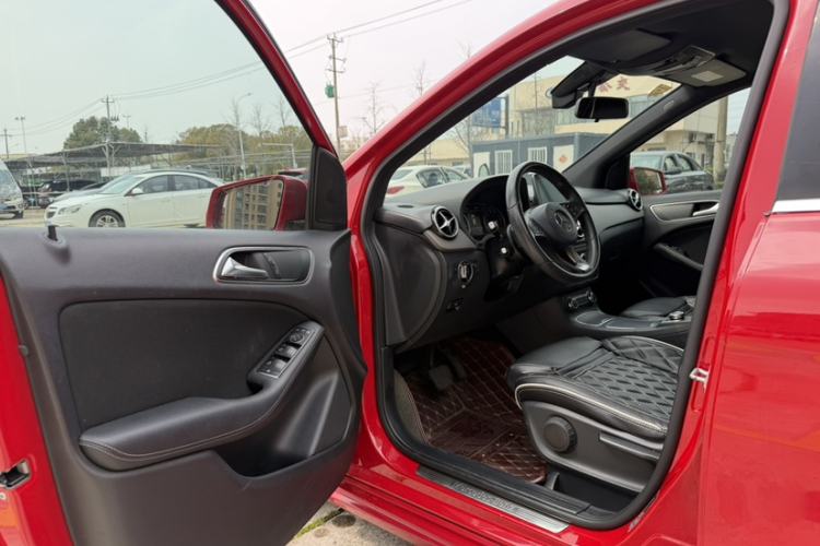 Used Mercedes-Benz B-Class 2017 B 180 Interior 9