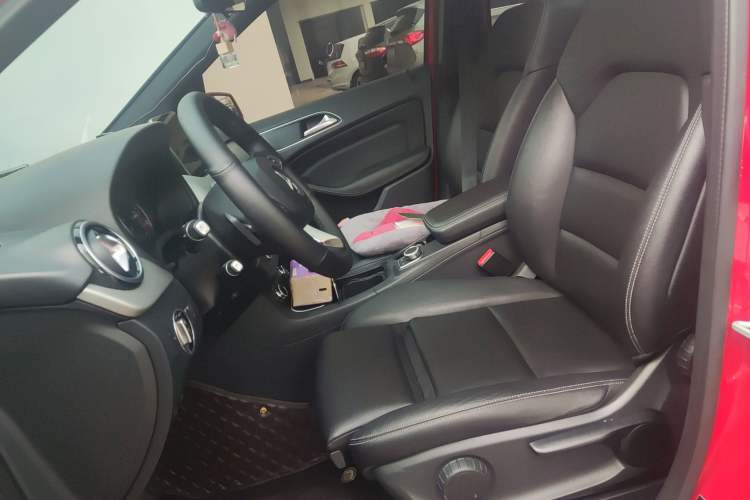 Used Mercedes-Benz B-Class 2017 B 200 Sport Edition Left Front Seat