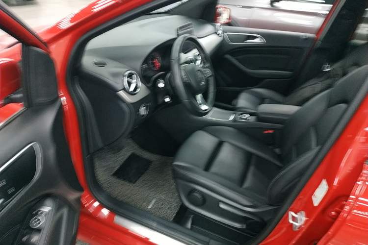 Used Mercedes-Benz B-Class 2017 B 200 Sport Edition Left Front Seat