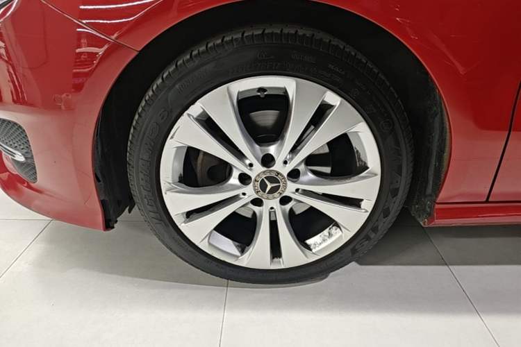Used Mercedes-Benz B-Class 2017 B 200 Sport Edition Left Front Wheel Hub