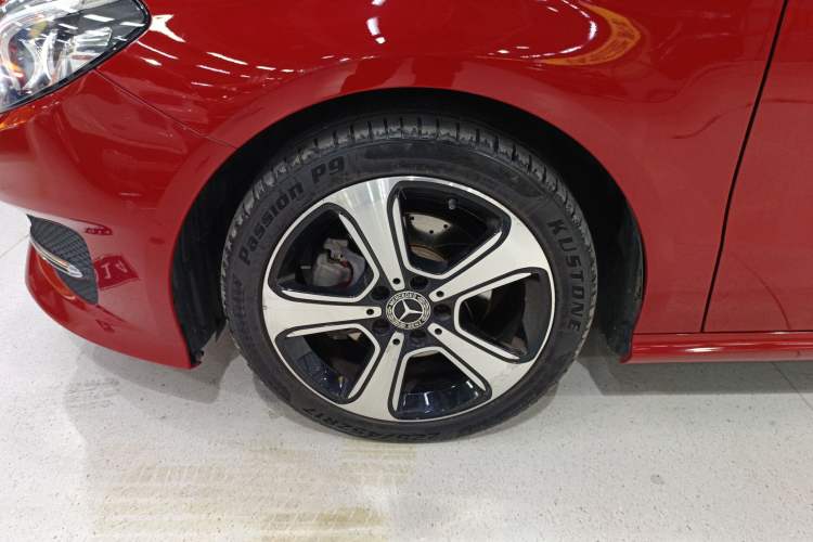Used Mercedes-Benz B-Class 2017 B 200 Fashion Model Left Front Wheel Hub