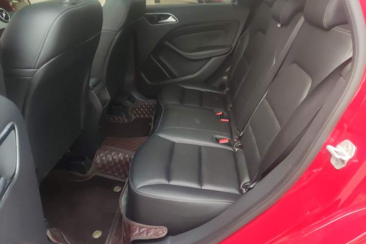Used Mercedes-Benz B-Class 2017 B 200 Sport Edition Left Rear Seat