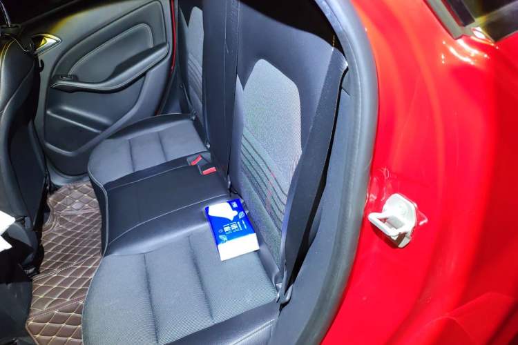 Used Mercedes-Benz B-Class 2017 B 200 Sport Edition Left Rear Seat