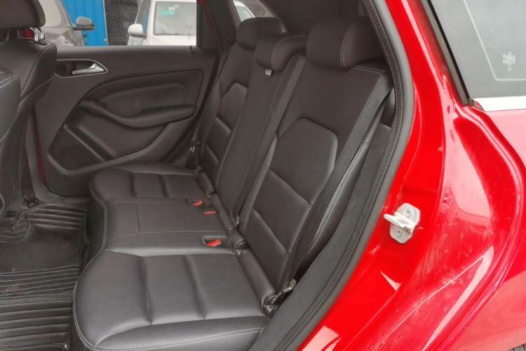 Used Mercedes-Benz B-Class 2017 B 200 Fashion Model Left Rear Seat