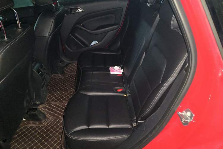 Used Mercedes-Benz B-Class 2017 B 200 Fashion Model Left Rear Seat