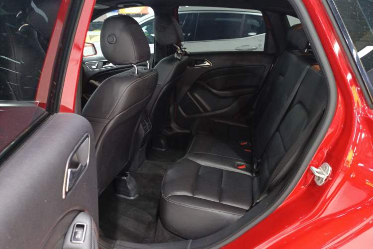 Used Mercedes-Benz B-Class 2017 B 200 Fashion Model Left Rear Seat