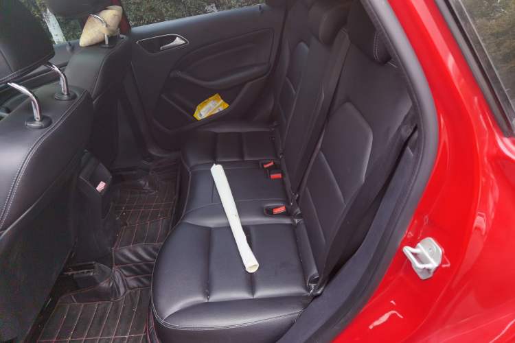 Used Mercedes-Benz B-Class 2017 B 200 Sport Edition Left Rear Seat