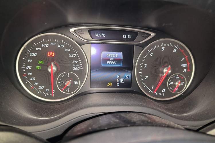 Used Mercedes-Benz B-Class 2017 B 200 Fashion Model Odometer Close Up