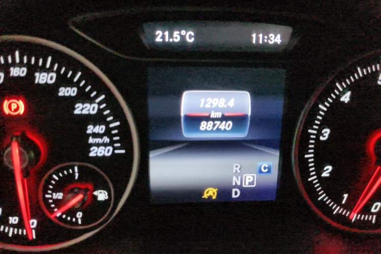Used Mercedes-Benz B-Class 2017 B 200 Fashion Model Odometer Close Up