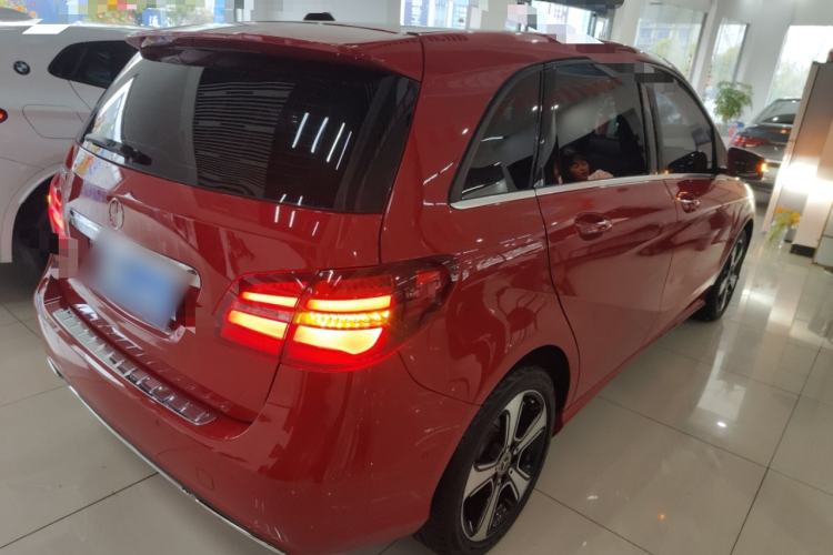 Used Mercedes-Benz B-Class 2017 B 200 Fashion Model Rear Right 45 Deg