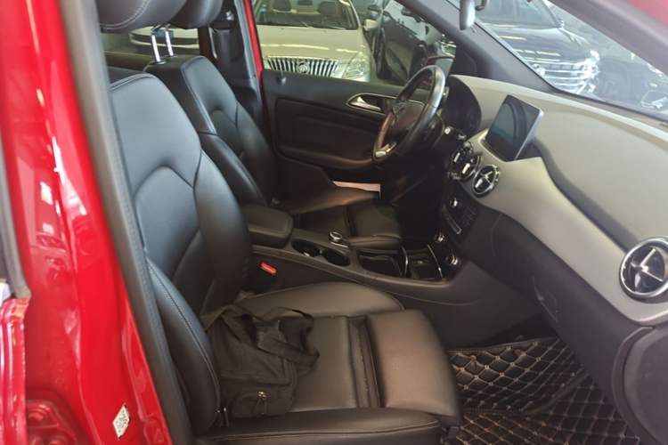 Used Mercedes-Benz B-Class 2017 B 200 Sport Edition Right Front Seat