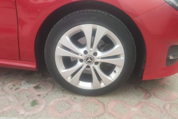 Used Mercedes-Benz B-Class 2017 B 200 Sport Edition Right Front Wheel Hub