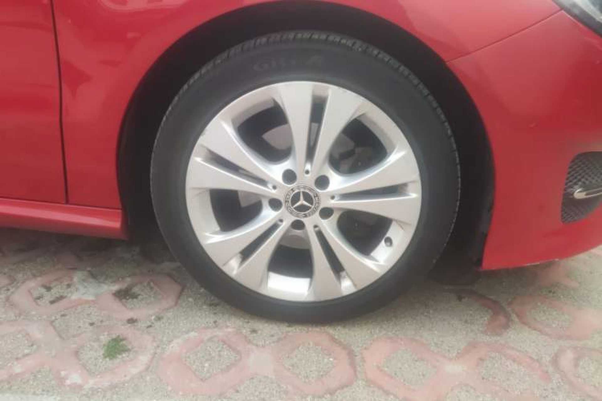 Used Mercedes-Benz B-Class 2017 B 200 Sport Edition Right Front Wheel Hub