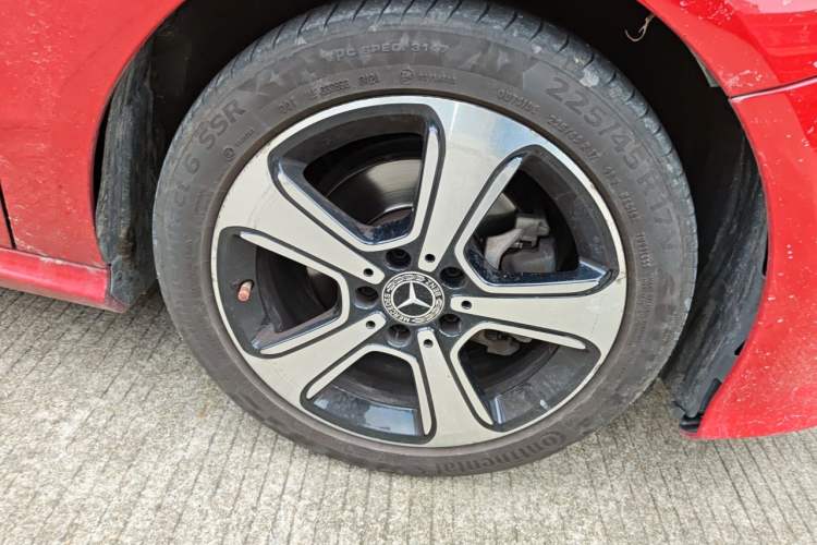 Used Mercedes-Benz B-Class 2017 B 200 Fashion Model Right Front Wheel Hub