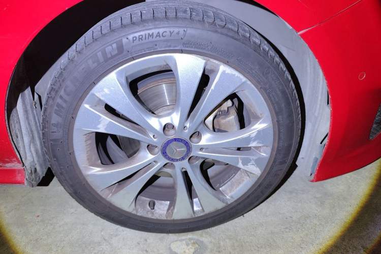 Used Mercedes-Benz B-Class 2017 B 200 Sport Edition Right Front Wheel Hub