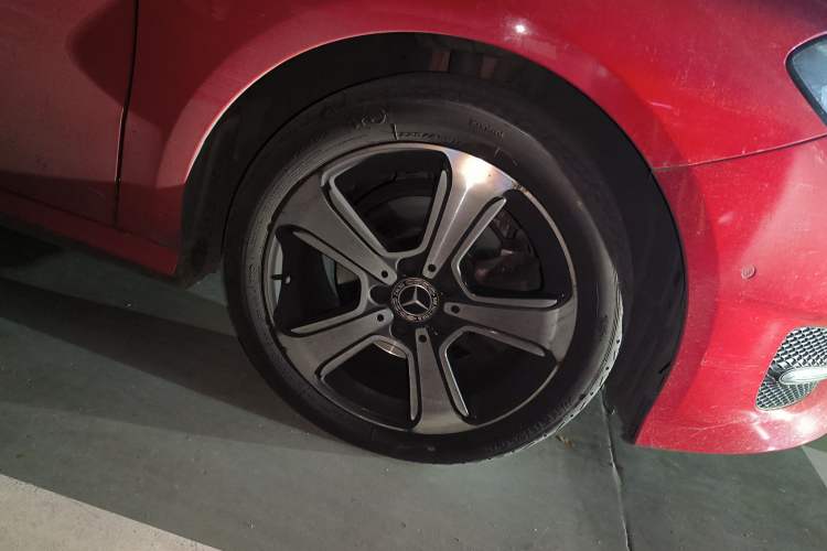 Used Mercedes-Benz B-Class 2017 B 200 Fashion Model Right Front Wheel Hub