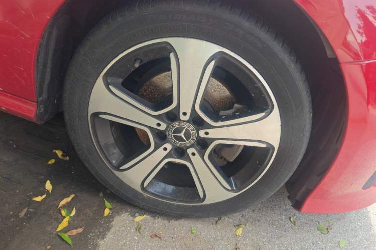Used Mercedes-Benz B-Class 2017 B 200 Fashion Model Right Front Wheel Hub