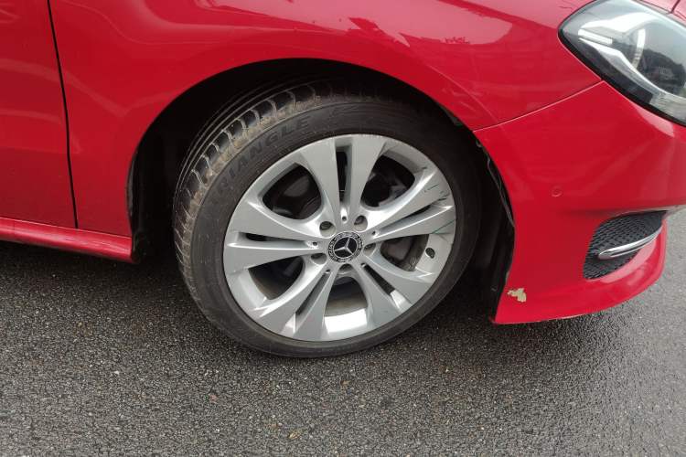 Used Mercedes-Benz B-Class 2017 B 200 Sport Edition Right Front Wheel Hub