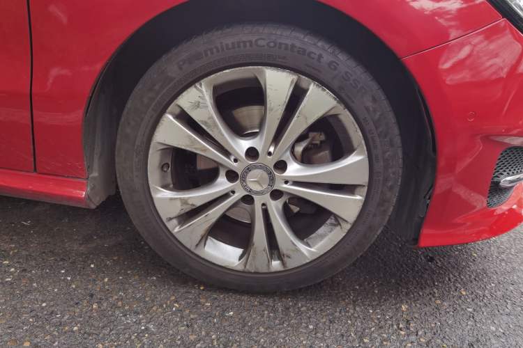 Used Mercedes-Benz B-Class 2017 B 200 Sport Edition Right Front Wheel Hub