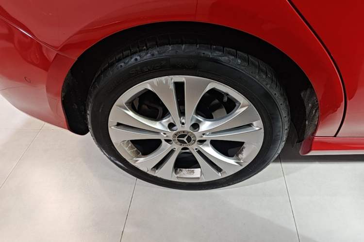 Used Mercedes-Benz B-Class 2017 B 200 Sport Edition Right Rear Wheel Hub
