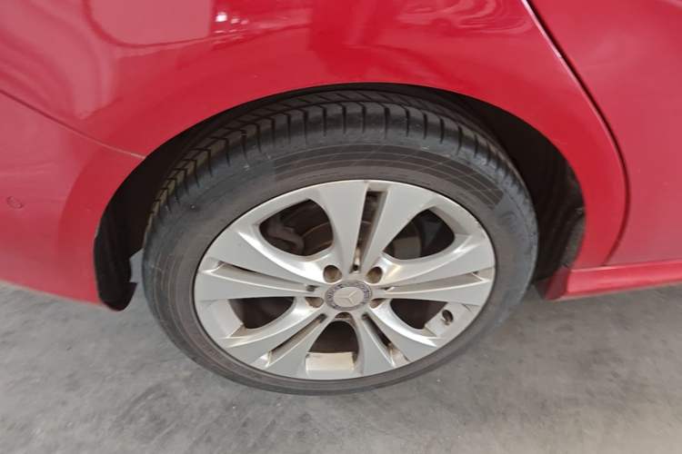 Used Mercedes-Benz B-Class 2017 B 200 Sport Edition Right Rear Wheel Hub