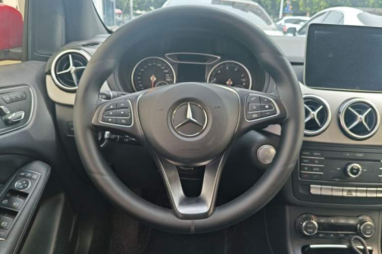 Used Mercedes-Benz B-Class 2017 B 200 Fashion Model Steering Wheel