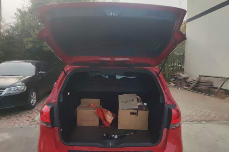 Used Mercedes-Benz B-Class 2017 B 200 Sport Edition Trunk