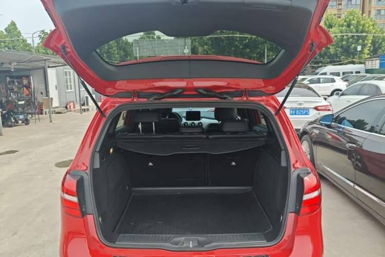 Used Mercedes-Benz B-Class 2017 B 200 Fashion Model Trunk