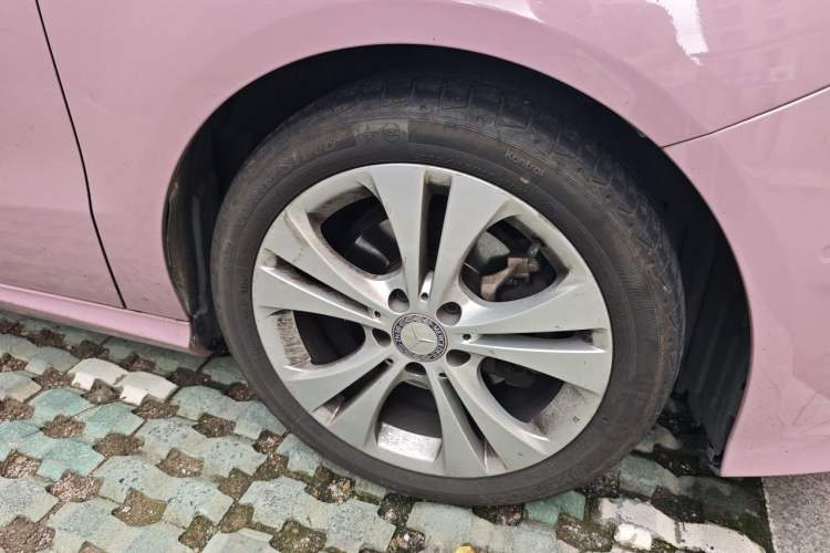Used Mercedes-Benz B-Class 2017 B 200 Sport Edition Right Front Wheel Hub