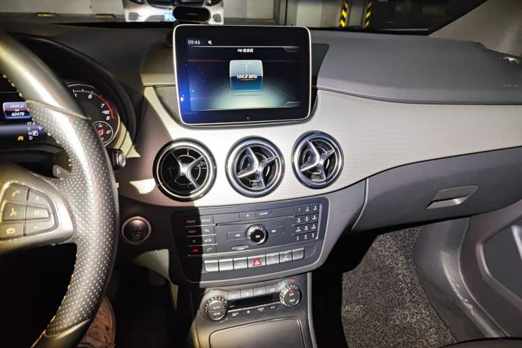 Used Mercedes-Benz B-Class 2017 B 200 Fashion Model Audio And AC Panel