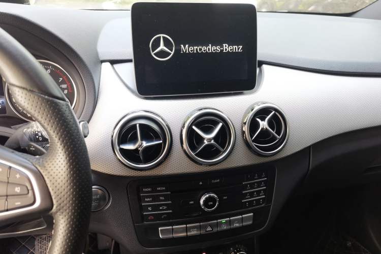 Used Mercedes-Benz B-Class 2017 B 200 Sport Edition Audio And AC Panel