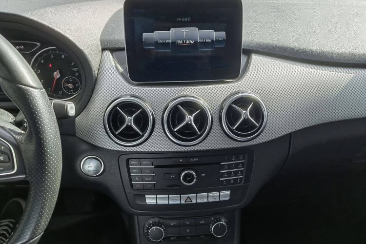 Used Mercedes-Benz B-Class 2017 B 200 Sport Edition Audio And AC Panel