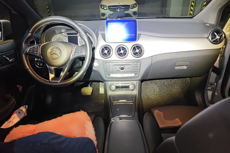 Used Mercedes-Benz B-Class 2017 B 200 Fashion Model Center Console