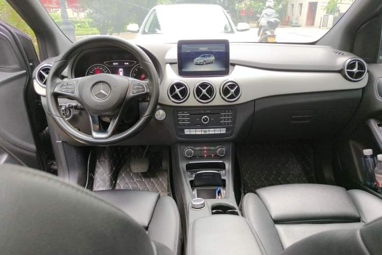 Used Mercedes-Benz B-Class 2017 B 200 Sport Edition Center Console