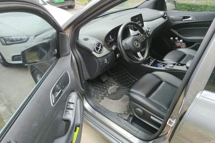 Used Mercedes-Benz B-Class 2017 B 200 Sport Edition Driver Seat