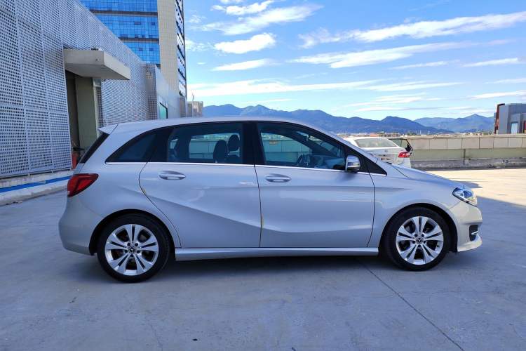 Used Mercedes-Benz B-Class 2017 B 200 Sport Edition Exterior 2