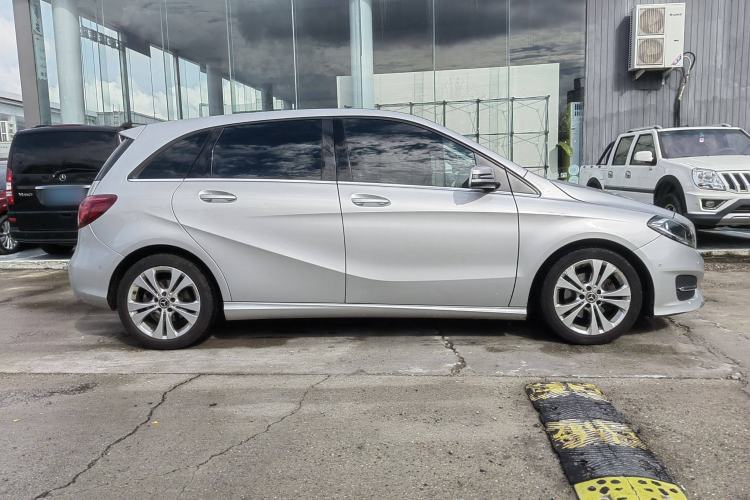 Used Mercedes-Benz B-Class 2017 B 200 Sport Edition Exterior 2