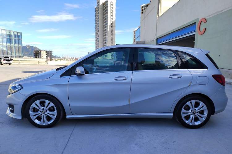 Used Mercedes-Benz B-Class 2017 B 200 Sport Edition Exterior 5