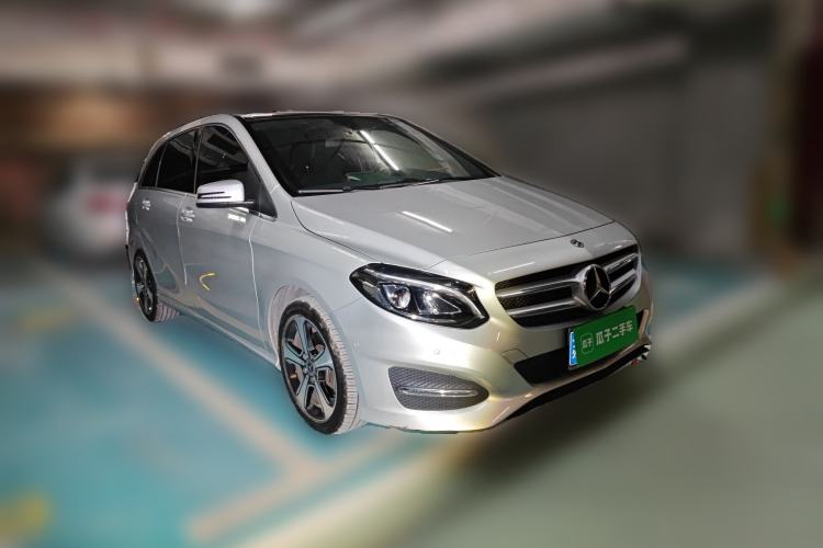 Used Mercedes-Benz B-Class 2017 B 200 Fashion Model Front Right 45 Deg