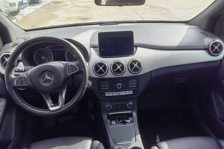 Used Mercedes-Benz B-Class 2017 B 200 Sport Edition Interior 2
