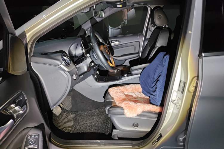 Used Mercedes-Benz B-Class 2017 B 200 Fashion Model Left Front Seat