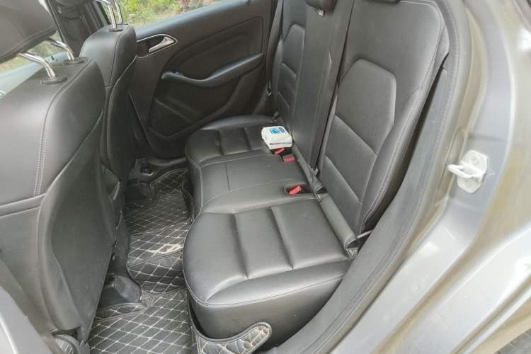 Used Mercedes-Benz B-Class 2017 B 200 Sport Edition Left Rear Seat