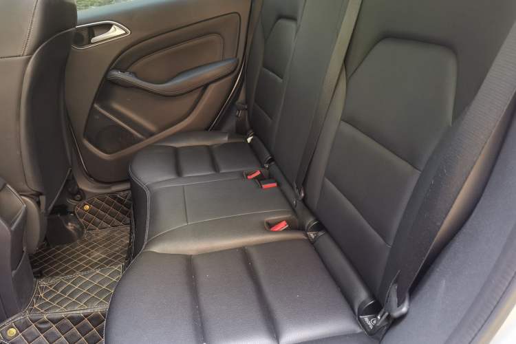 Used Mercedes-Benz B-Class 2017 B 200 Sport Edition Left Rear Seat