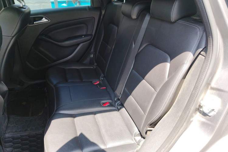 Used Mercedes-Benz B-Class 2017 B 200 Sport Edition Left Rear Seat