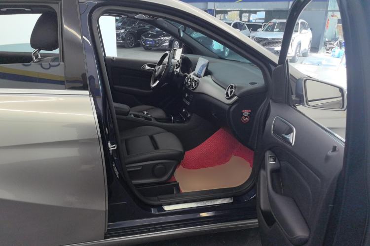 Used Mercedes-Benz B-Class 2017 B 200 Sport Edition Right Front Seat