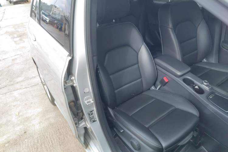Used Mercedes-Benz B-Class 2017 B 200 Sport Edition Right Front Seat
