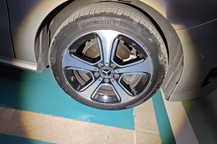 Used Mercedes-Benz B-Class 2017 B 200 Fashion Model Right Front Wheel Hub