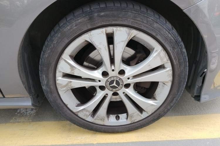 Used Mercedes-Benz B-Class 2017 B 200 Sport Edition Right Front Wheel Hub