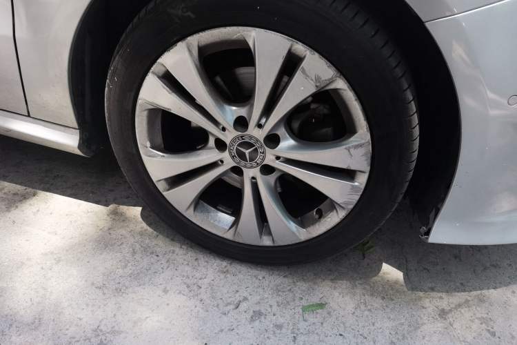 Used Mercedes-Benz B-Class 2017 B 200 Sport Edition Right Front Wheel Hub
